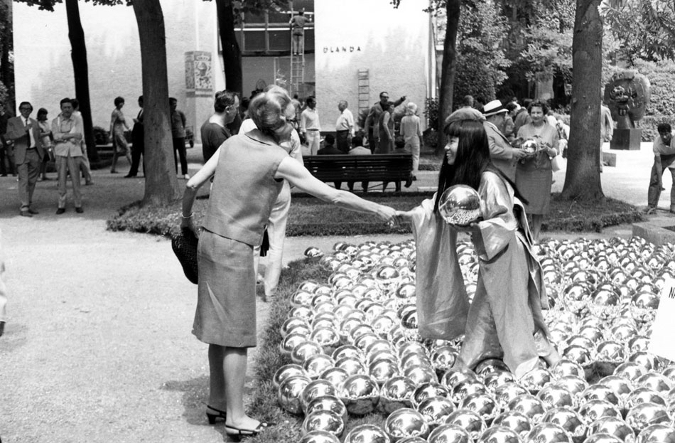 Yayoi Kusama, Nacissus Garden, 1977
